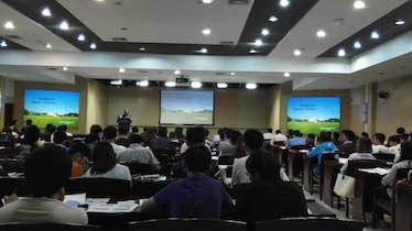 中国石油大学において留学説明会の会場の様子.jpg